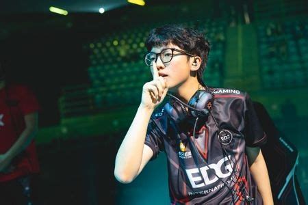 ZmjjKK: Valorant Player Profile .
